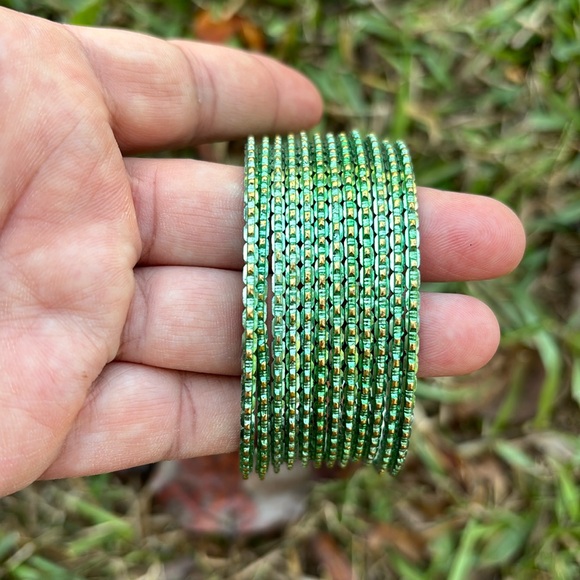 GREEN BANGLES - Picture 2 of 16